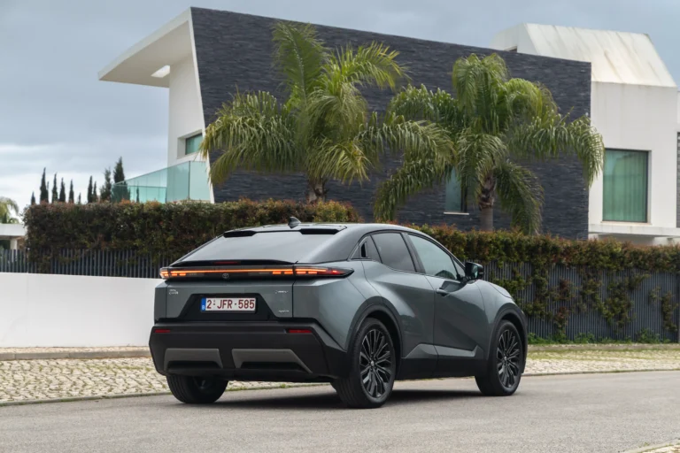 2026_toyotachr_mineral_static_009